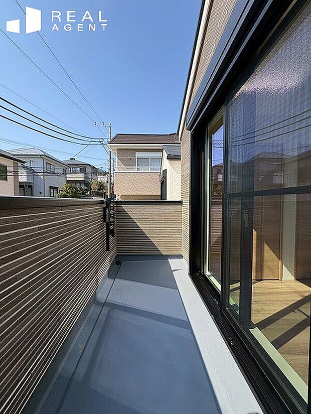 【バルコニー】陽当たり、風通し良好、たっぷりの洗濯物を干せるので◎！！