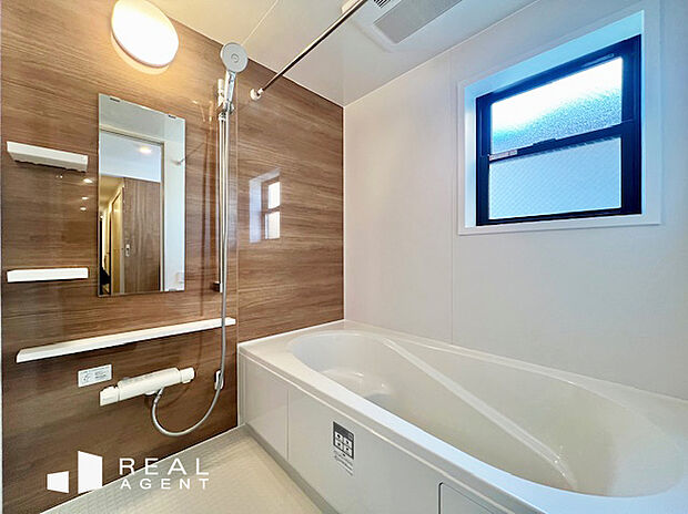 【バスルーム】一日の終わりに憩いのバスタイム。時を忘れる程、のんびりくつろげる上質な時間を。