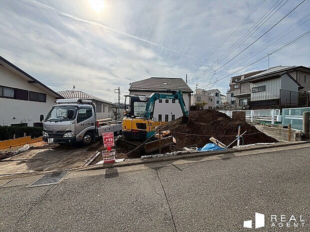 【現地外観】周辺にはスーパーが点在。
駅周辺にも商業施設や商店街など毎日のお買い物に困りません！