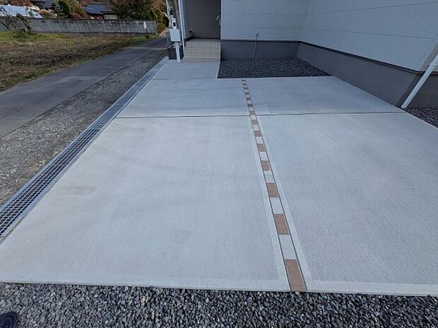 【2号棟駐車場】3台駐車可能!(車種による)