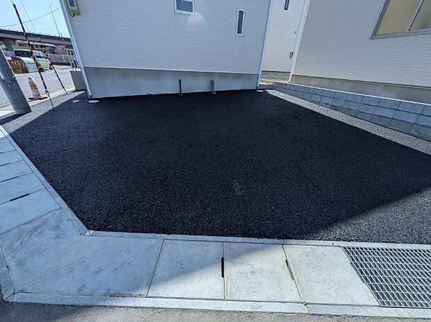 【2号棟駐車場(1)】北側駐車場　2台駐車可能