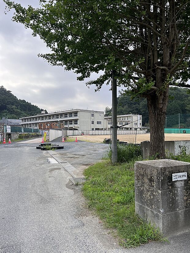 平第三中学校（約881m）