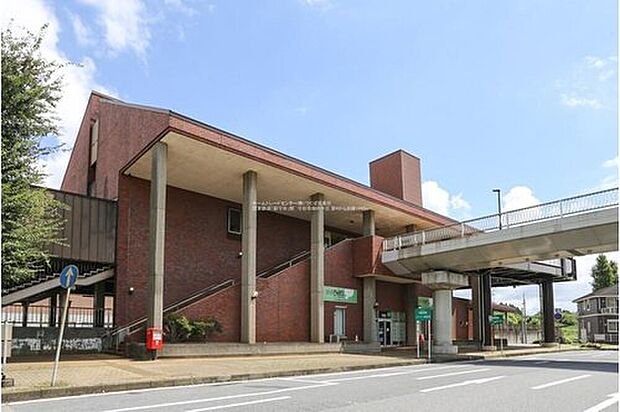 新守谷駅周辺は、落ち着いた雰囲気の住宅街です！教育施設や周夫行施設があり、生活に必要な物が揃っていますのでお買物には困りません！公園もあり自然豊かな場所です！
