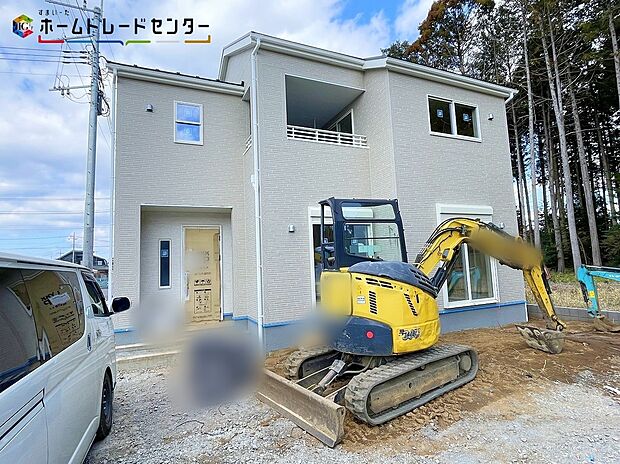 ２号棟
浴室乾燥機、システムキッチン、ウォークインクローゼット、洗浄便座、床下収納、24時間換気、TVモニター付きインターホン、人感センサー、駐車４台可（車種による）♪