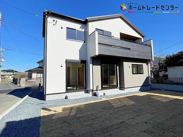 嬉しい仕様がたくさん！
浴室暖房換気乾燥機、Wロック電池錠、床下収納、２４時間換気、シューズインクローク、ウォークインクローゼット、和室、吹抜、折上天井！