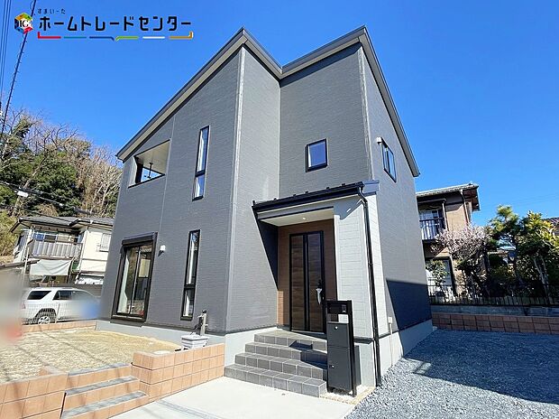 嬉しい仕様がたくさん!
浴室乾燥機、システムキッチン、ウォークインクローゼット、洗浄便座、床下収納、24時間換気、TVモニター付きインターホン、人感センサー、駐車4台可(車種による)♪