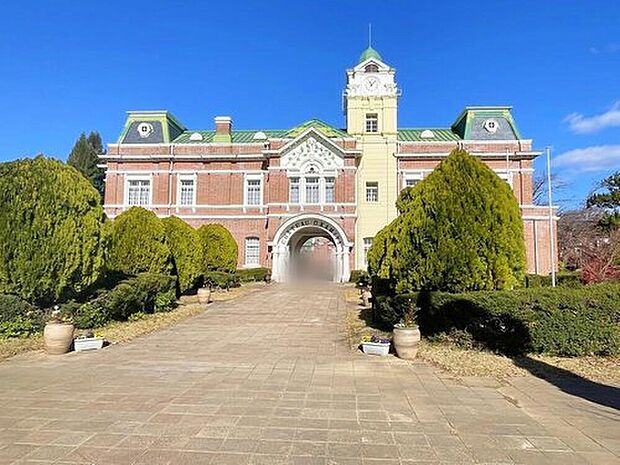 牛久シャトーまで車で６分♪
日本初の本格的ワイン醸造場」として明治時代に誕生した、歴史と雰囲気がとても魅力的なスポットです。赤レンガ造りの建物は、まるでヨーロッパの古城のような雰囲気。