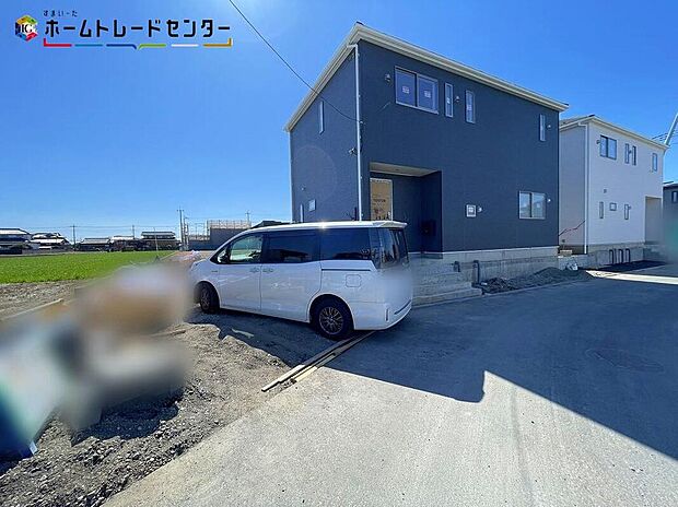 嬉しい仕様がたくさん！
システムキッチン、浴室乾燥機、床下収納、防犯カメラ、TVモニター付きインターホン、人感センサー付玄関灯、全居室ペアガラス、駐車４台可（車種による）！