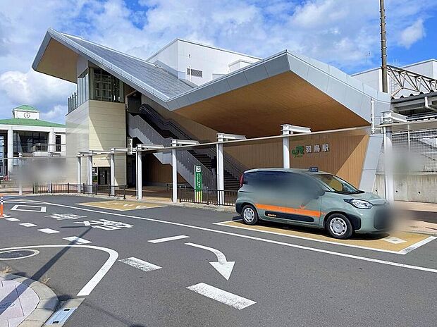 羽鳥駅名に因んだ外観は、鳥が羽ばたく姿をイメージ。地域の景観と協調しながら、他にはない駅舎デザインを目指しました。開放感、利用者のわかりやすさ、防犯面などに配慮したデザインです！