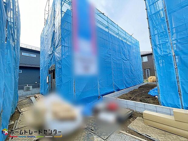 ２号棟
リビングも各部屋もバルコニーも、大きな窓から開放的な空間に陽の光がたっぷり降り注ぐ、見て明るく！家族も明るく！おうちに帰るのが楽しくなるようなお住まいです！