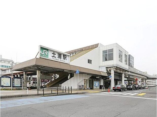 土浦市は、都心へ1時間程度でアクセスができるなど交通の便が良く、駅周辺をはじめ市内には大型商業施設や自然豊かな観光地も多く、バランスのとれた住みやすい街といえます。