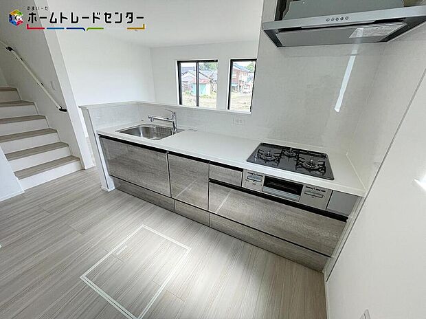 １号棟
◆開放感のあるオープンキッチン♪お食事の準備をしながら家族と会話が楽しめます♪家族のコミュニケーションを重視したキッチンです！家族の笑顔が自然と集まる、そんな自慢のキッチンです！
