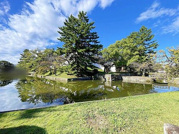 亀城公園まで車で11分♪
歴史と自然が調和した公園で、かつての土浦城跡を整備した市民の憩いの場です。春には桜の名所としても人気です。