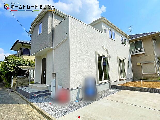 【現地外観写真】嬉しい仕様がたくさん!
システムキッチン、床下収納、TVモニター付きインターホン、ウォークインクローゼット、ペアガラス、シャッター、都市ガス、ルーフバルコニー、駐車2台可(車種による)等♪