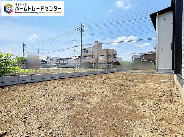 【庭】陽光たっぷり降りそそぐ南庭を備えた理想のお住まいです。お子様の遊び場や趣味のガーデニングなど、ライフスタイルに合わせていろいろとお楽しみ頂けそうです。