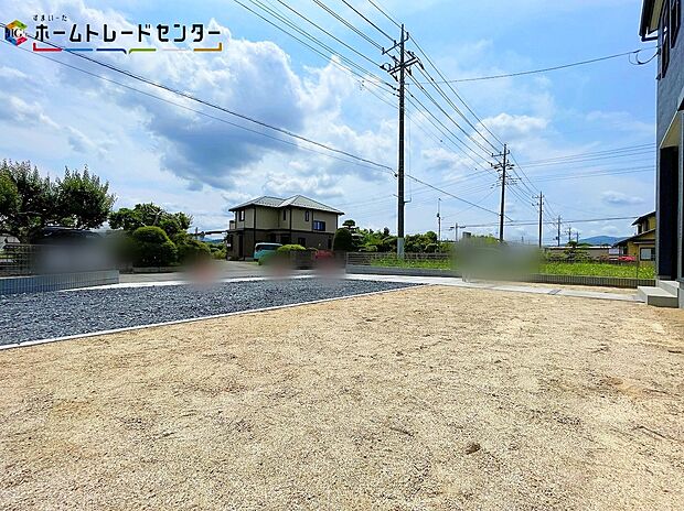 【庭】陽光たっぷり降りそそぐ南庭を備えた理想のお住まいです。お子様の遊び場や趣味のガーデニングなど、ライフスタイルに合わせていろいろとお楽しみ頂けそうです。