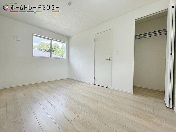 【収納】収納も多くお子様の成長と共に増えていく荷物も、楽々しまえる住みやすい邸宅です♪部屋全体の美しさや整理整頓されたお部屋で日々の生活を送ることができ、ご家族での生活に寄り添う設計となっております。