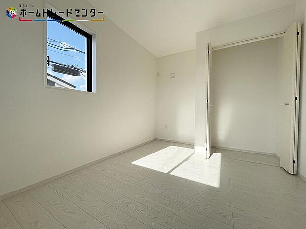 【収納】たっぷり収納ができるクローゼットが各部屋完備！ママに嬉しい家事動線など工夫がたくさん！居室の全空間を有効活用出来ます。自分好みのお部屋で、ゆったりお寛ぎ頂けます。