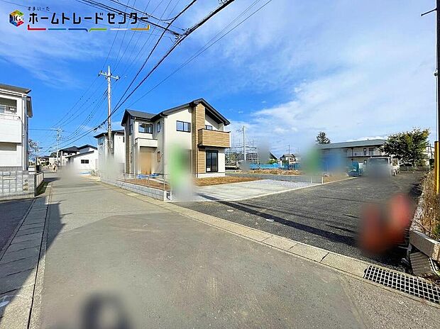 【前面道路含む現地写真】嬉しい設備仕様
浴室乾燥機、ウォークインクローゼット、TVモニター付インターホン、24時間換気システム、食器洗乾燥機、床下収納、折上天井、都市ガス、駐車場２台分（車種による）！