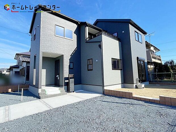 【現地外観写真】嬉しい仕様がたくさん！
浴室乾燥機、システムキッチン、ウォークインクローゼット、洗浄便座、床下収納、24時間換気、TVモニター付きインターホン、人感センサー、駐車３台可（車種による）♪