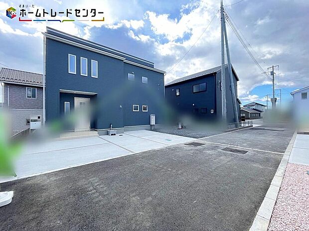 【前面道路含む現地写真】５号棟
一戸建ての大きなメリットは、「自分の土地」を自由に使えること。ペットが飼えるほか、ガーデニングやＤＩＹ、車の手入れなど様々な趣味を楽しめます♪広いお庭でのびのびと開放的に暮らしましょう！