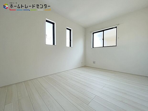 【リビング以外の居室】２階の私だけのプライベートルームは、家族全員が適度な距離を保てる間取りになっております！自分だけのお部屋を自分の好みのインテリアスタイルでセンスよくコーディネートしてください！