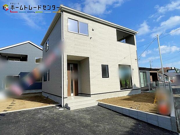 【現地外観写真】2号棟
交通量が少ない住宅街なので、雨の日でも車の走行音も気になりません。平日・お仕事帰りなど、いつでもご案内致します!お気軽にお問い合わせ下さい♪お持ちしております!