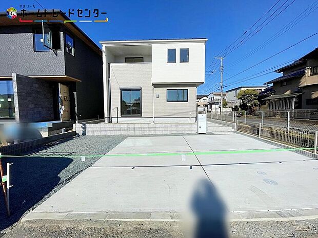 【駐車場】嬉しい仕様がたくさん！
システムキッチン、床下収納、TVモニター付きインターホン、ペアガラス、シャッター、人感センサーライト、ウォークインクローゼット、駐車２台可（車種による）等♪