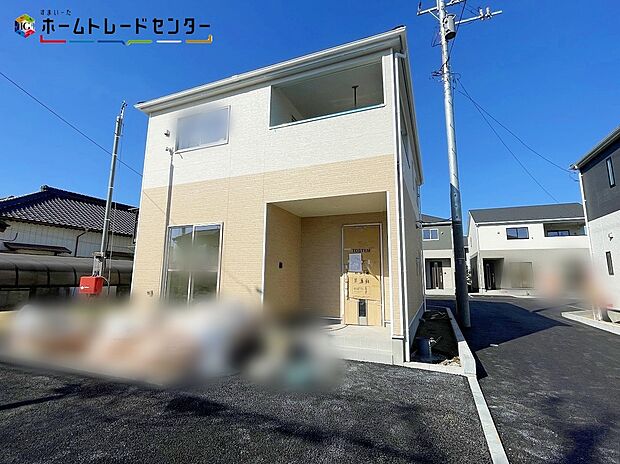 【外観】１号棟
車2台を駐車できるゆとりあるカースペース（車種による）！同じものは２つとない「夢のマイホーム」との出会いが待っているかもしれません。平日・お仕事帰りなど、いつでもご案内致します！