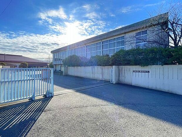 土浦市立都和中学校（約1,570m）