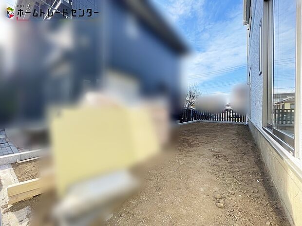 【庭】陽光たっぷり降りそそぐ南庭を備えた理想のお住まいです。お子様の遊び場や趣味のガーデニング、ワンちゃんも飼えますね♪お休みの日はBBQはいかがですか！ライフスタイルに合わせて、お楽しみ頂けそうですね！