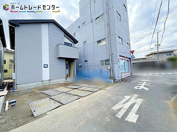 【現地外観写真】1号棟
基本のデザインに立ち返り、ワンランク上のシンプルを追求しました!平日・お仕事帰りなど、いつでもご案内致します!ご希望の際はお気軽にご連絡下さい♪