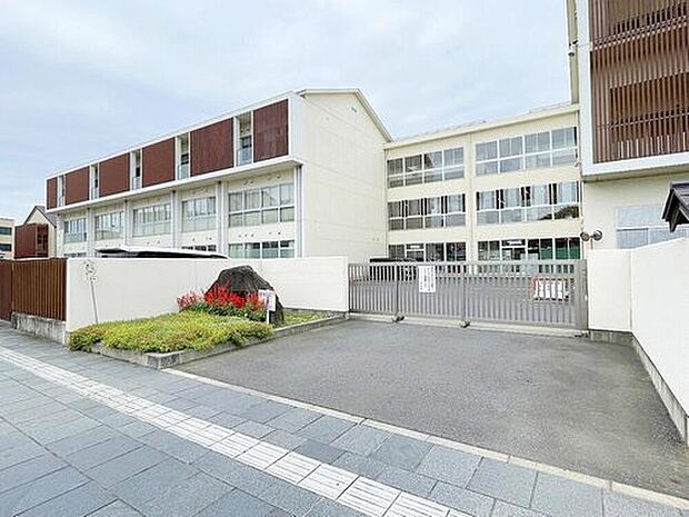 土浦市立土浦小学校（約850m）