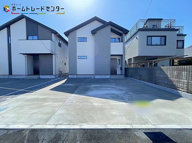 【駐車場】１号棟
一戸建ての大きなメリットは、「自分の土地」を自由に使えること。好きなペットが飼えるほか、ガーデニングやＤＩＹ、車の手入れなど様々な趣味を楽しめます♪広いお庭でのびのびと開放的に暮らしましょう！