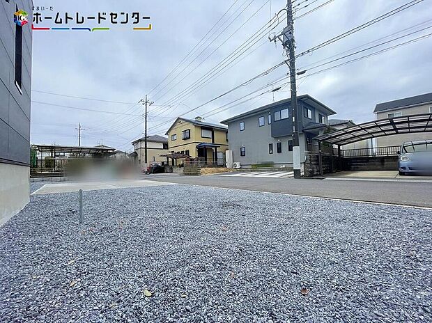 【庭】陽光たっぷり降りそそぐ南庭を備えた理想のお住まいです。お子様の遊び場や趣味のガーデニングなど、ライフスタイルに合わせていろいろとお楽しみ頂けそうです。