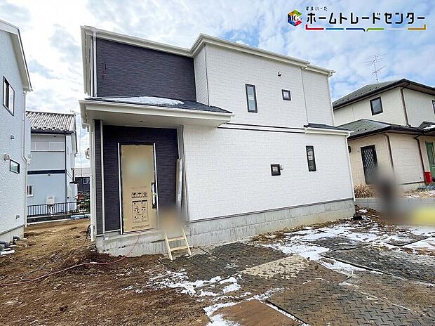 【現地外観写真　A号棟】一戸建ての大きなメリットは、「自分の土地」を自由に使えること。好きなペットが飼えるほか、ガーデニングやＤＩＹ、車の手入れなど様々な趣味を楽しめます♪広いお庭でのびのびと開放的に暮らしましょう！