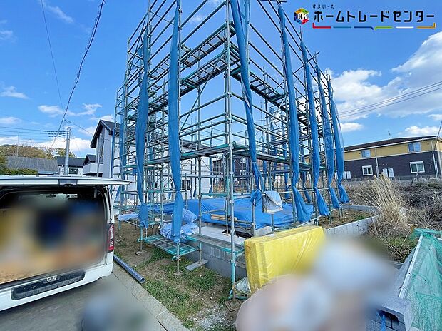 【現地外観写真】6号棟
敷地内にゆとりの駐車スペース完備！毎日の車の出し入れもスムーズで安心です！2台駐車可なので、来客時も安心です。