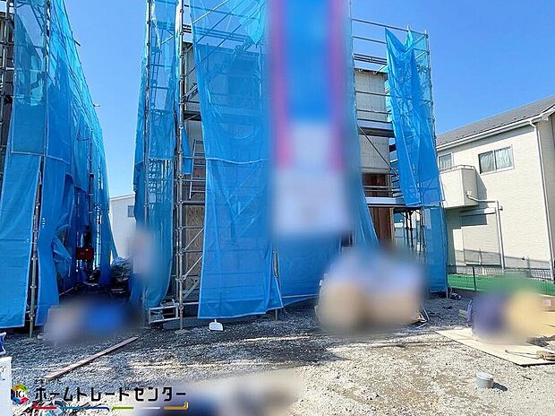 【現地外観写真】交通量が少ない住宅街なので、雨の日でも車の走行音も気になりません。平日・お仕事帰りなど、いつでもご案内致します!お気軽にお問い合わせ下さい♪お持ちしております!