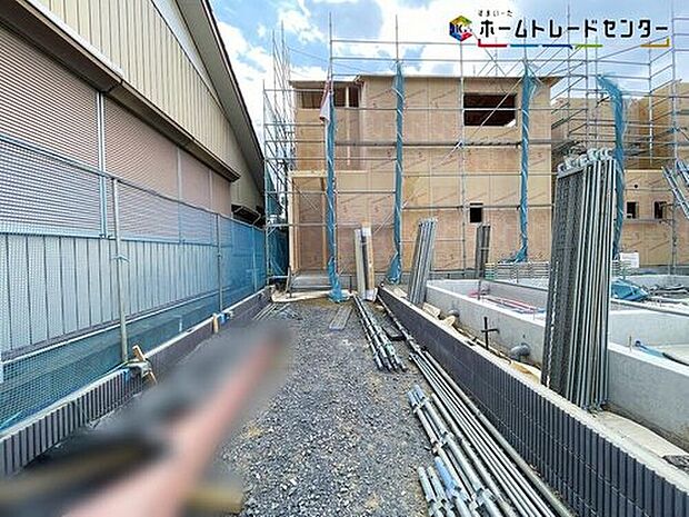 【前面道路含む現地写真】2号棟
家族の笑顔があふれる、ぬくもりと安心に包まれた夢のマイホーム。四季の移ろいを感じながら、心豊かな暮らしを育む理想の住まいです。毎日が特別になる、そんな場所に出会ってください!