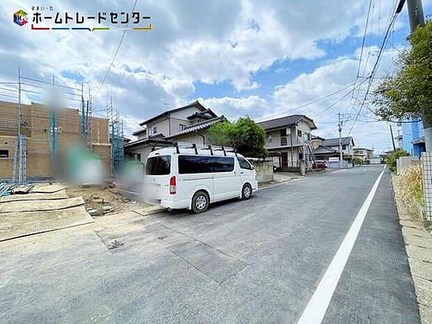 【前面道路含む現地写真】3号棟
静かな住宅街で安心の子育てを!家族の笑顔があふれる暮らしを始めてみませんか!子ども部屋も確保できるゆとりの間取りです!家族の成長に寄り添う邸宅となっております!