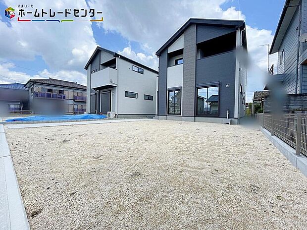 【庭】陽光たっぷり降りそそぐ南庭を備えた理想のお住まいです。お子様の遊び場や趣味のガーデニングなど、ライフスタイルに合わせていろいろとお楽しみ頂けそうです。