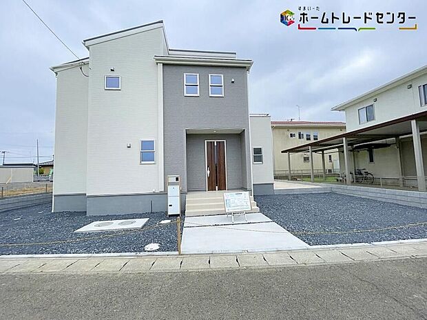 【駐車場】１号棟嬉しい仕様がたくさん！浴室乾燥機、システムキッチン、ウォークインクローゼット、洗浄便座、床下収納、24時間換気、TVモニター付きインターホン、人感センサー、駐車３～４台可（車種による）♪