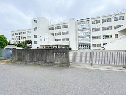 土浦市立土浦第二中学校 840m (徒歩11分・自転車で4分)