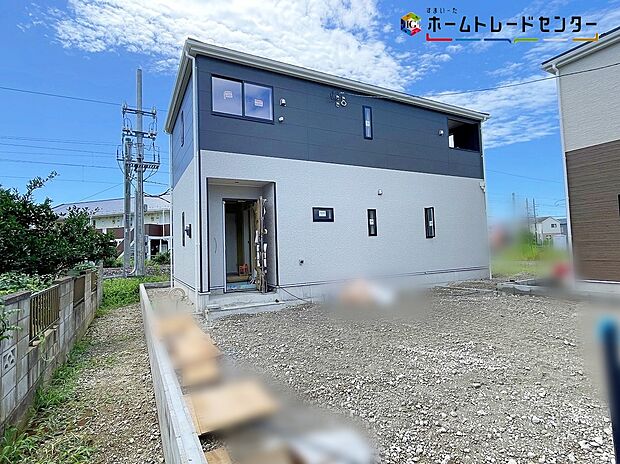 【現地外観写真】5号棟>
静かな住宅街で安心の子育てを!家族の笑顔があふれる暮らしを始めてみませんか!子ども部屋も確保できるゆとりの間取りです!家族の成長に寄り添う邸宅となっております!