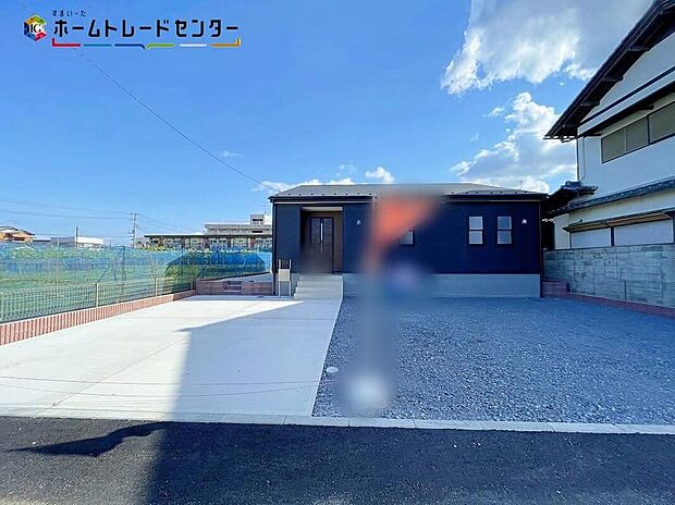 【駐車場】嬉しい仕様がたくさん!浴室乾燥機、システムキッチン、ウォークインクローゼット、シューズインクローク、床下収納、24時間換気、TVモニター付きインターホン、人感センサー、駐車5台可(車種による)♪