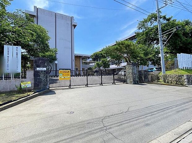 水戸市立第一中学校(約880m)
