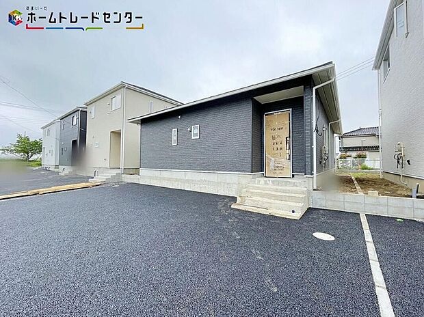 【現地外観写真】3号棟>家族の笑顔が集まる対面キッチンと広々リビング!理想の子育て空間がここにあります!写真だけでは伝わらない魅力があります。ぜひ現地でご家族とご体感ください!