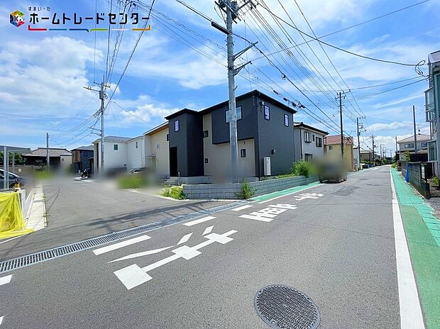 【前面道路含む現地写真】平日・お仕事帰りなど、いつでもご案内致します！お気軽にお問い合わせ下さい♪お待ちしております。自然光に包まれたあふれる陽光の輝き、子どもたちの笑顔も光り輝いて見えますね♪