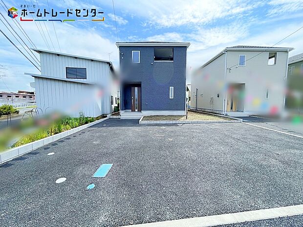 【駐車場】１号棟・交通量が少ない住宅街なので、雨の日でも車の走行音も気になりません。平日・お仕事帰りなど、いつでもご案内致します！お気軽にお問い合わせ下さい♪お持ちしております！
