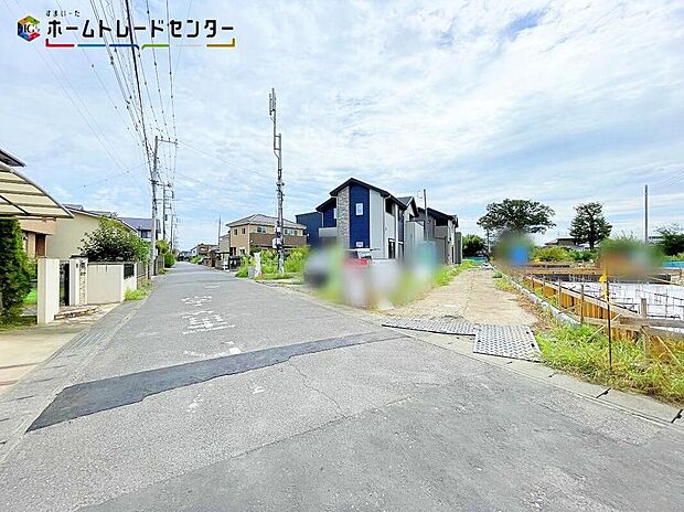 【前面道路含む現地写真】2号棟
家族の笑顔があふれる、ぬくもりと安心に包まれた夢のマイホーム。四季の移ろいを感じながら、心豊かな暮らしを育む理想の住まいです。毎日が特別になる、そんな場所に出会ってください!
